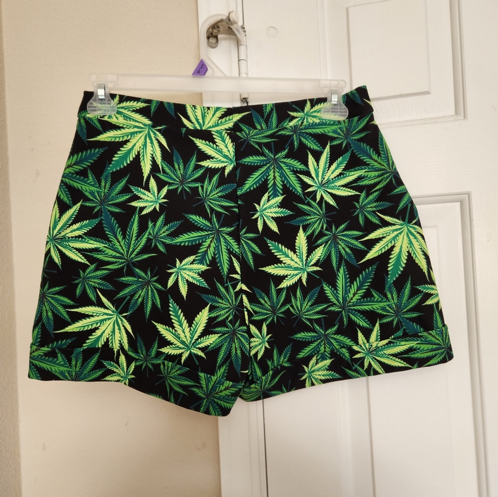 Blackmilk Wow Dude Shorts Size Large